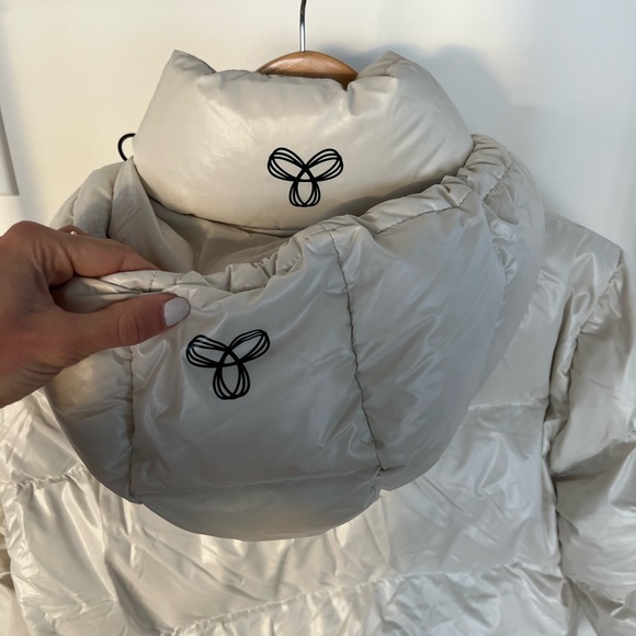 TNA Superpuff in Pearlescent White - Picture 7 of 13